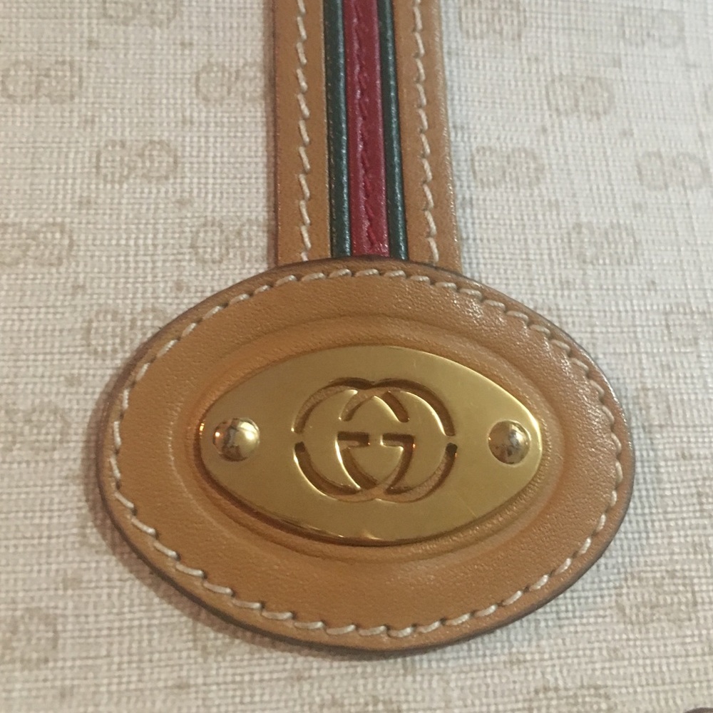 *SOLD* Vintage Gucci Crossbody Bag - Picture 6 of 8